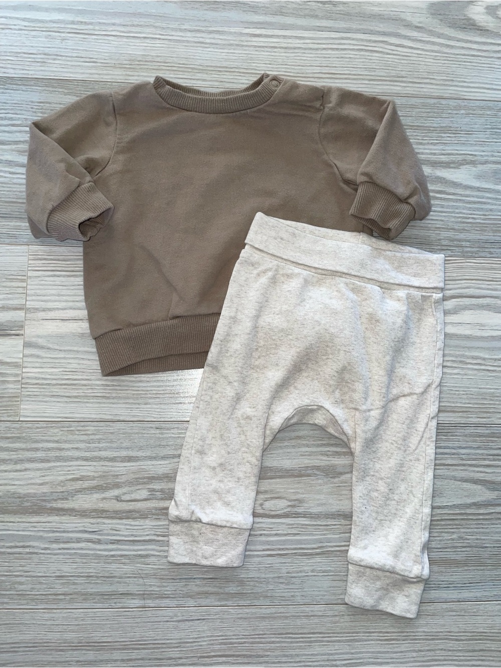 H&M Baby Neutral Two-Piece Outfit 2–4 Months